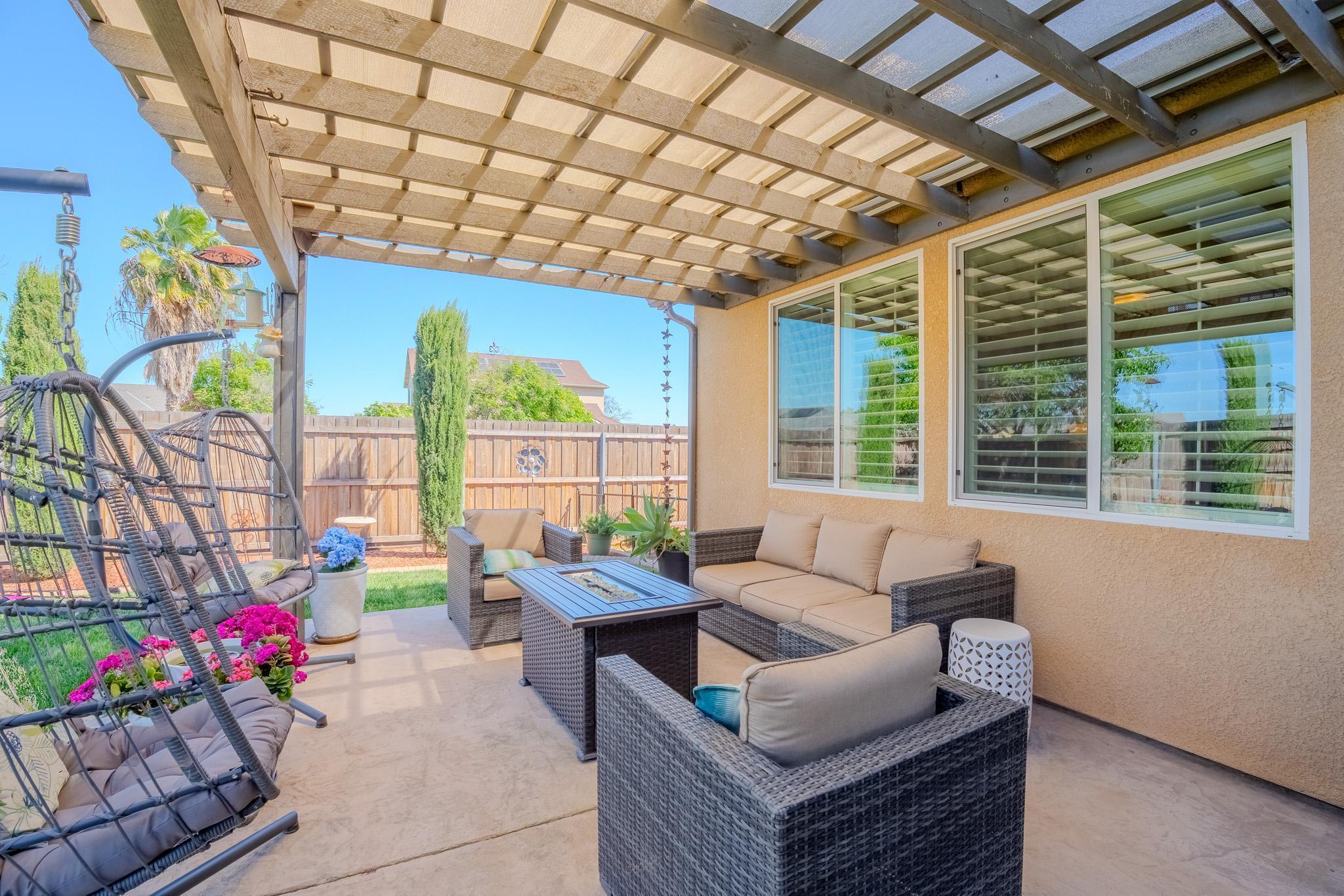 1116 W Muir Way, Hanford, CA 93230