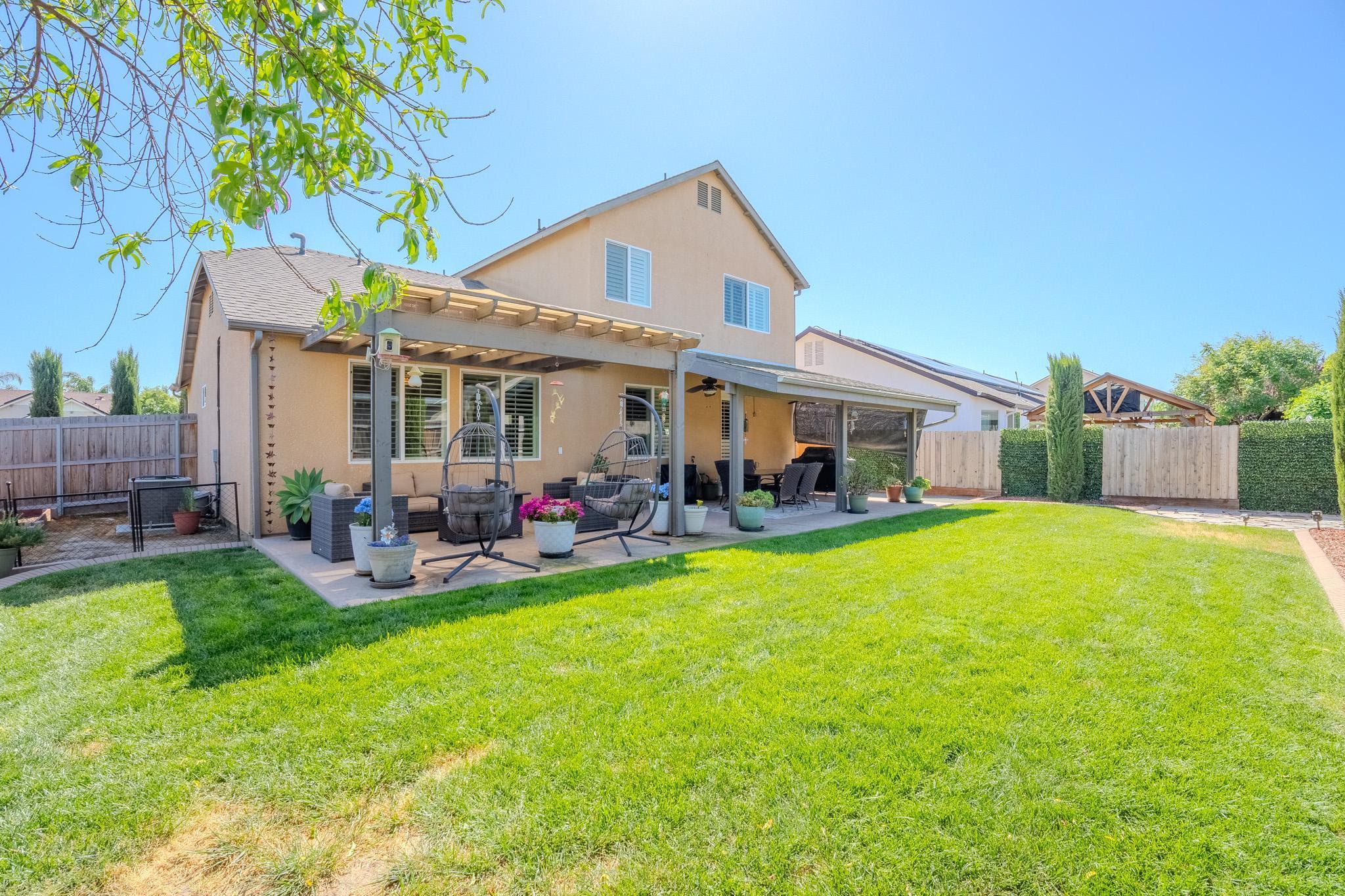 1116 W Muir Way, Hanford, CA 93230