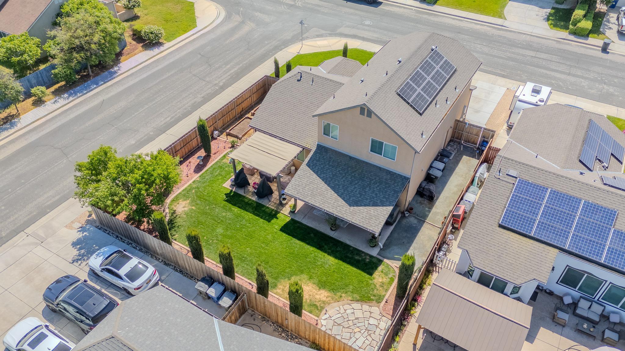 1116 W Muir Way, Hanford, CA 93230