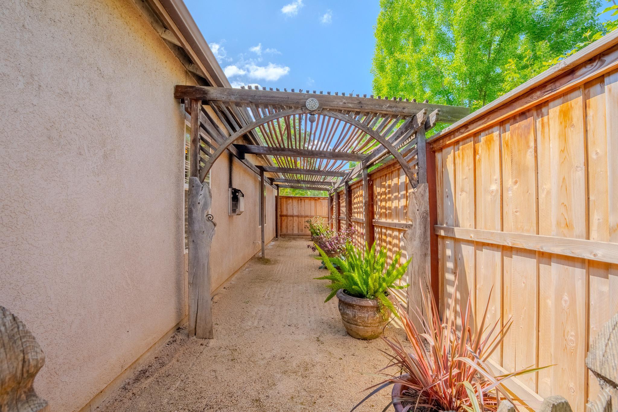 3634 N Jackie St, Visalia, CA 93291