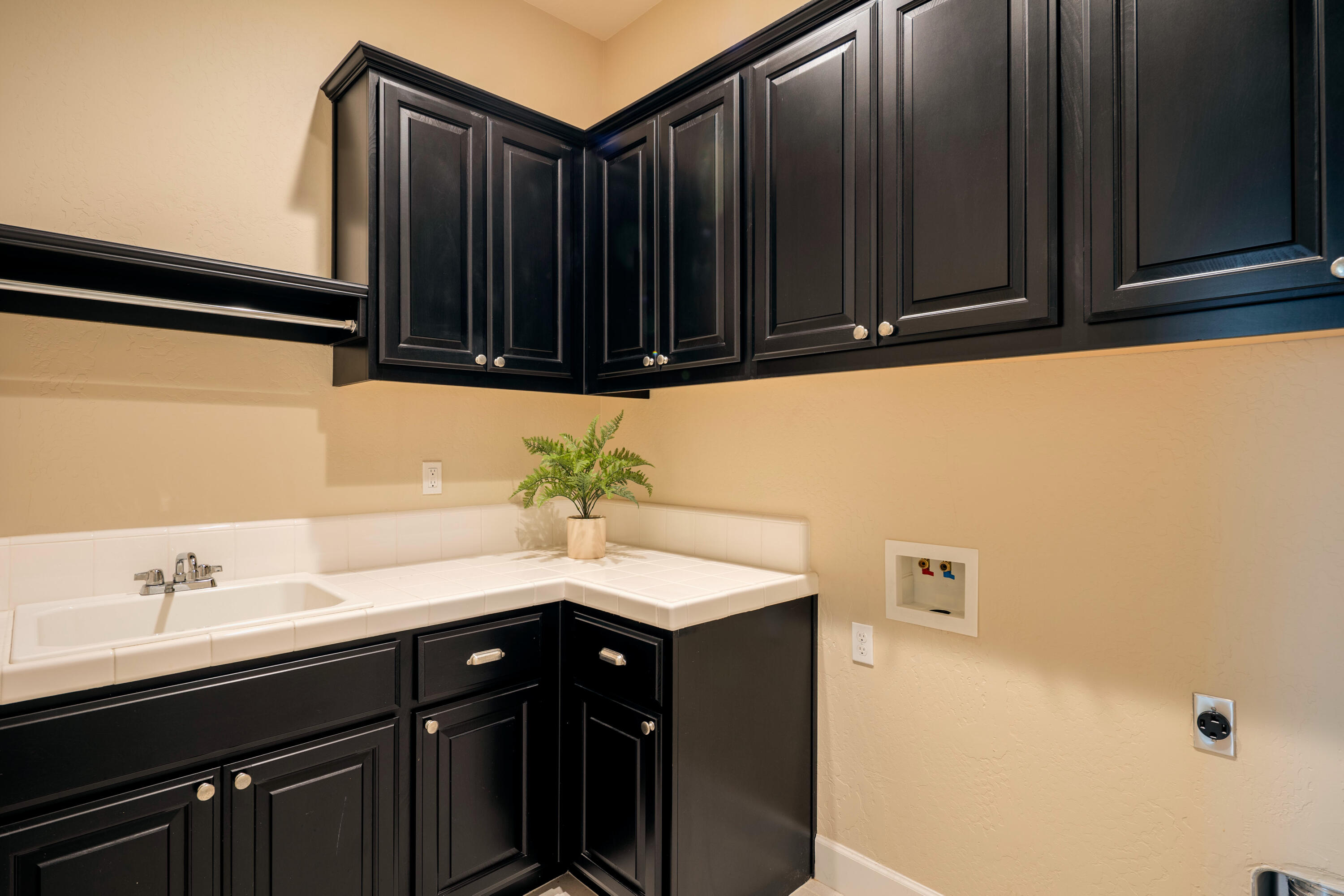 3636 Elberta Cir, Dinuba, CA 93618