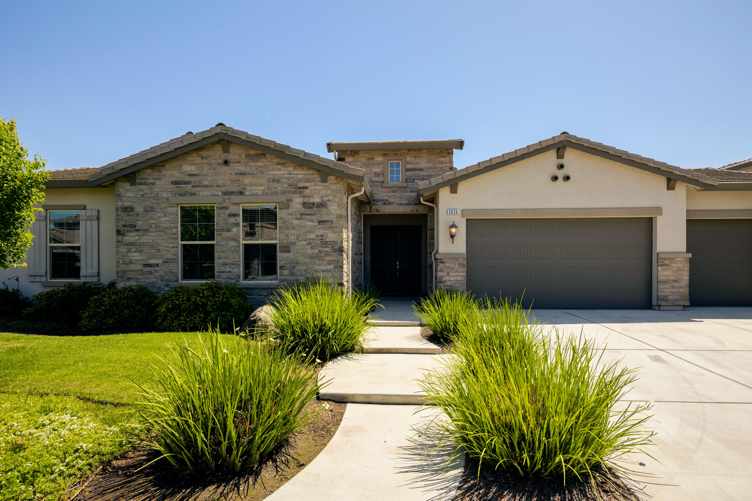 3636 Elberta Cir, Dinuba, CA 93618