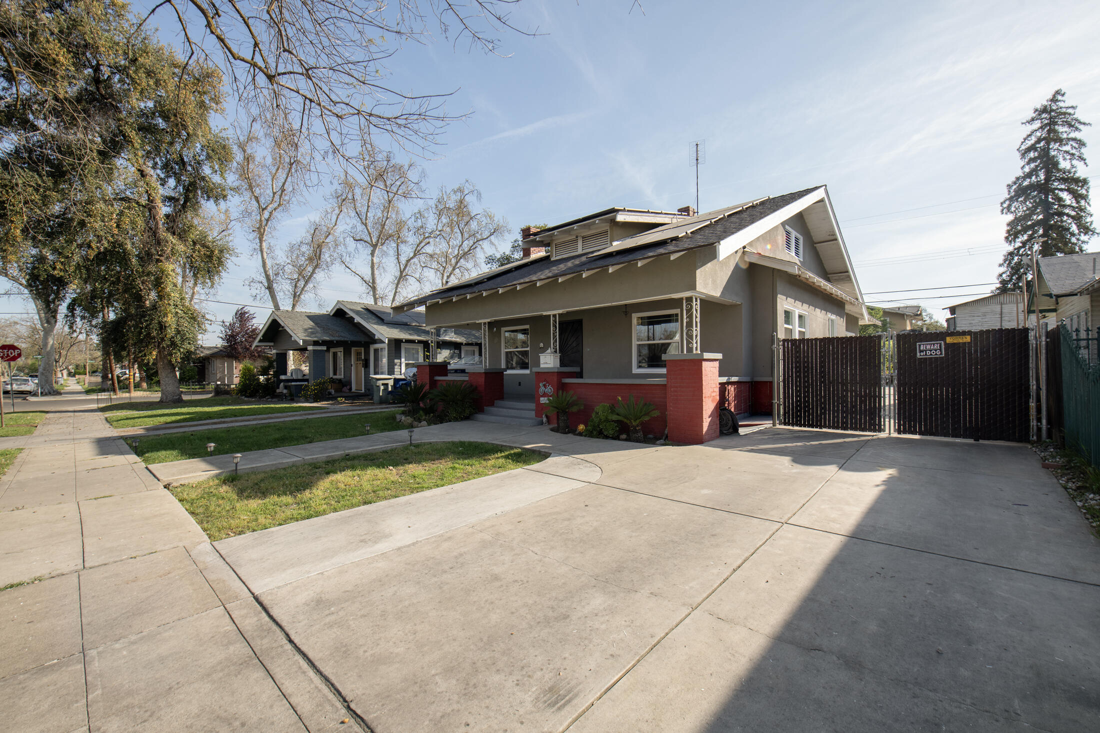 720 N Poplar Ave, Fresno, CA 93728