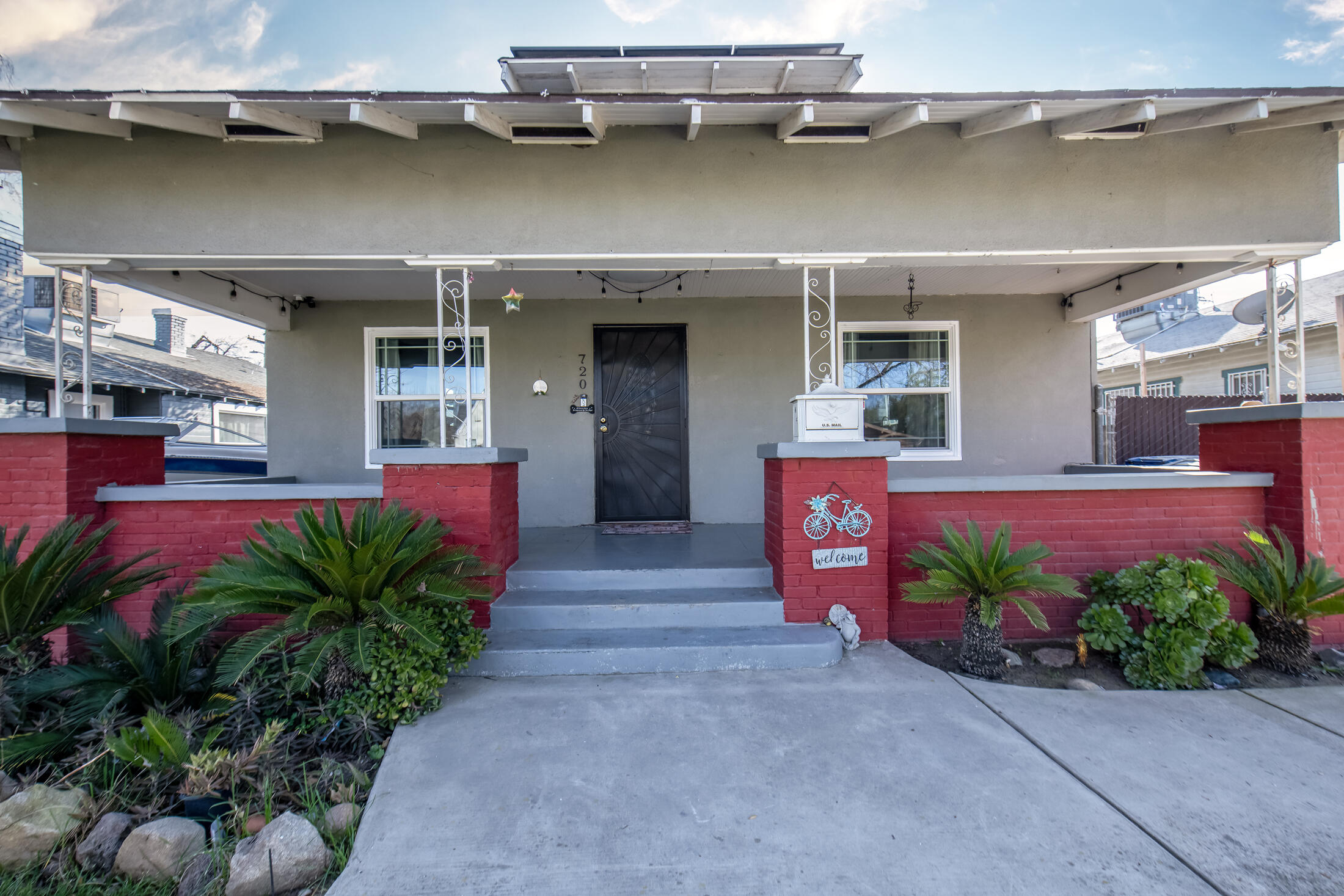 720 N Poplar Ave, Fresno, CA 93728