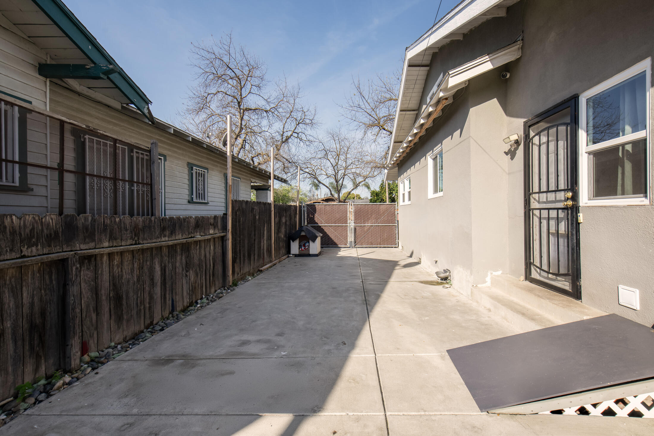 720 N Poplar Ave, Fresno, CA 93728