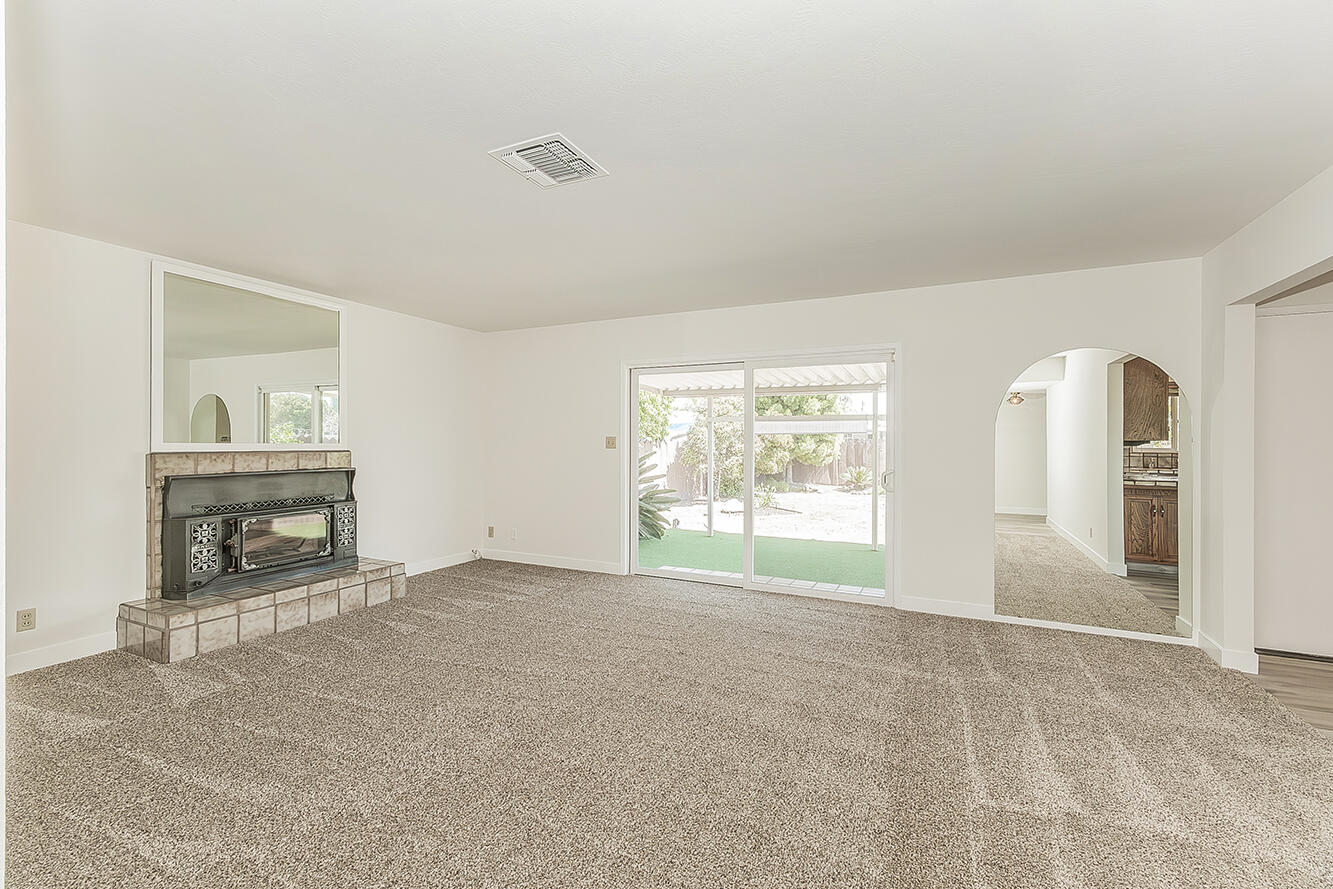 862 N Bates Ave, Dinuba, CA 93618