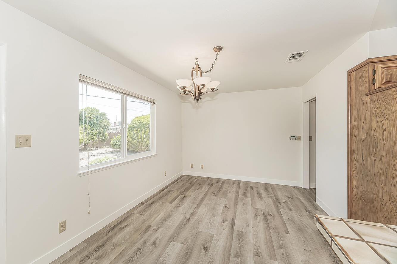 862 N Bates Ave, Dinuba, CA 93618