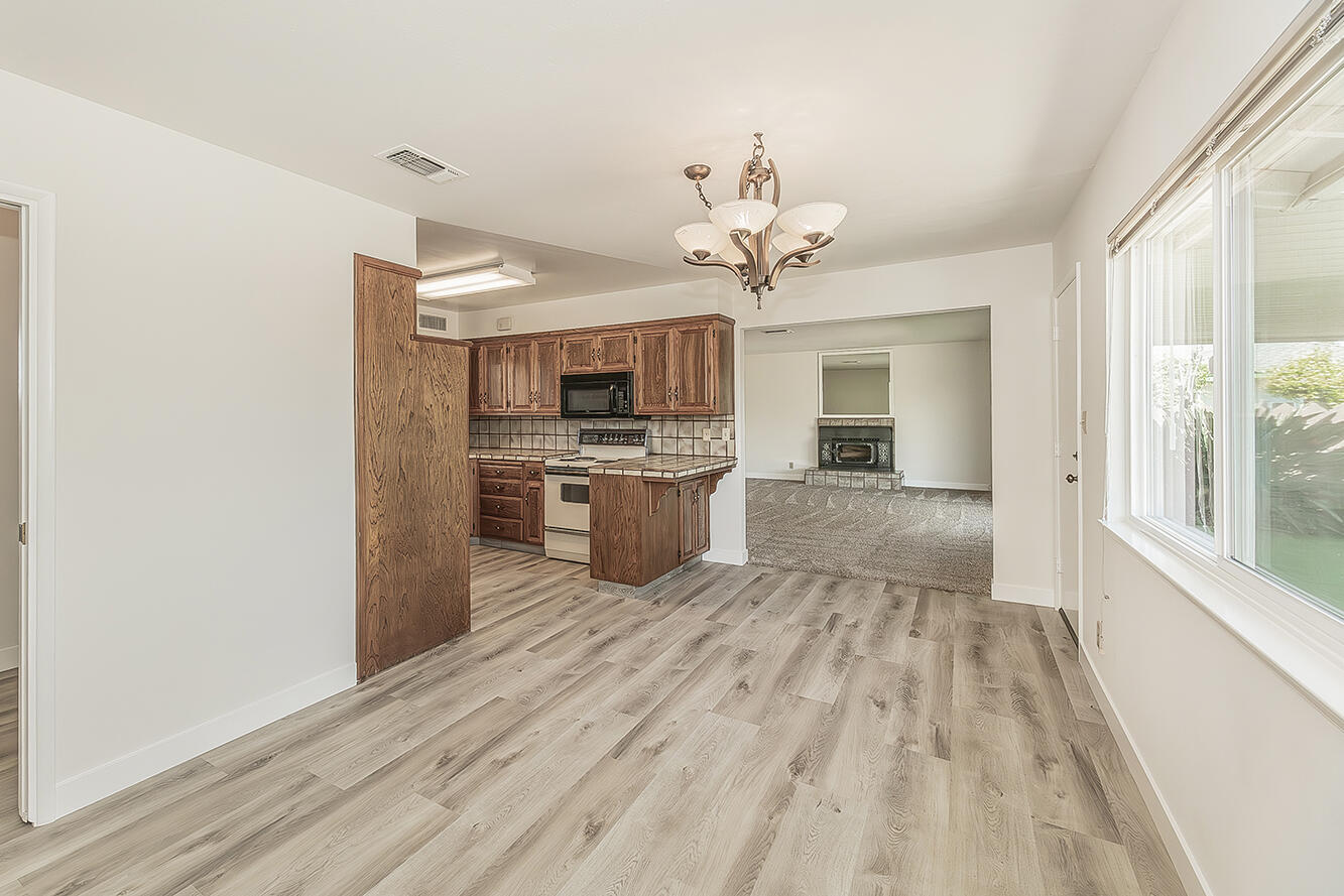 862 N Bates Ave, Dinuba, CA 93618