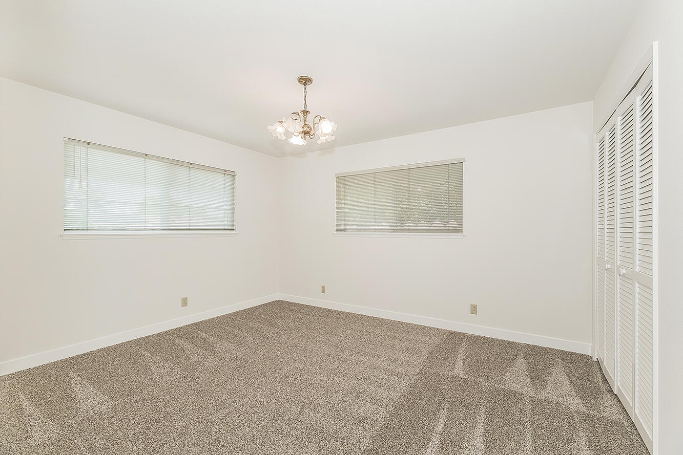 862 N Bates Ave, Dinuba, CA 93618