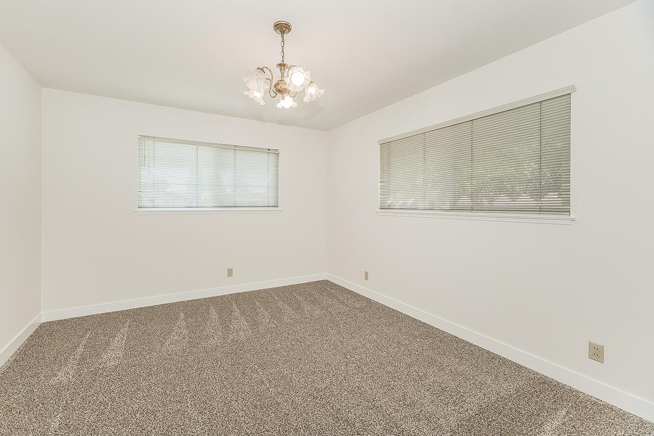 862 N Bates Ave, Dinuba, CA 93618