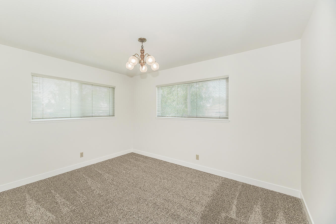 862 N Bates Ave, Dinuba, CA 93618