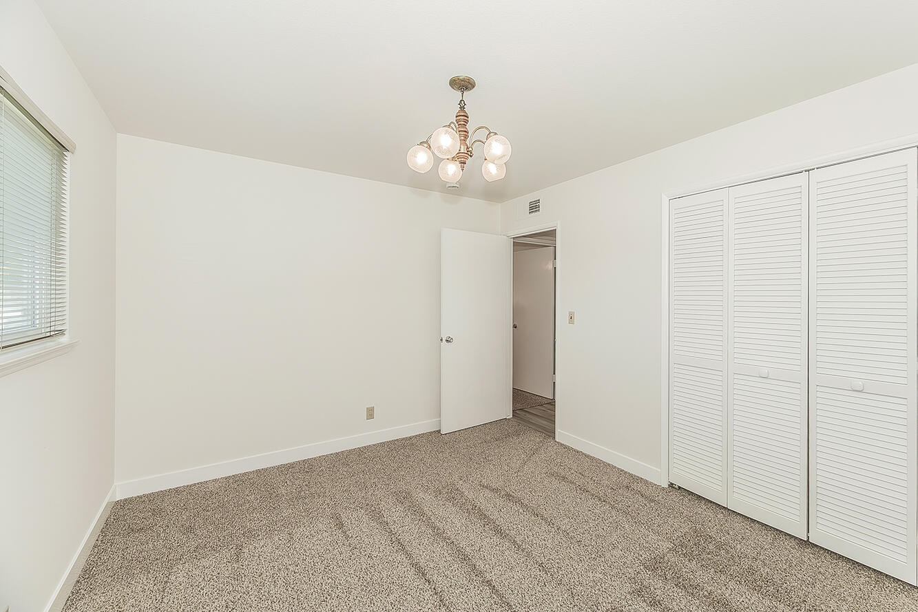 862 N Bates Ave, Dinuba, CA 93618