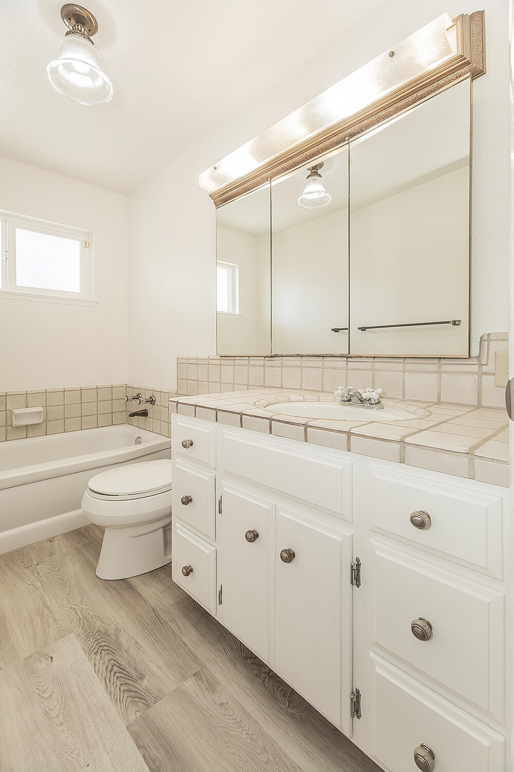 862 N Bates Ave, Dinuba, CA 93618