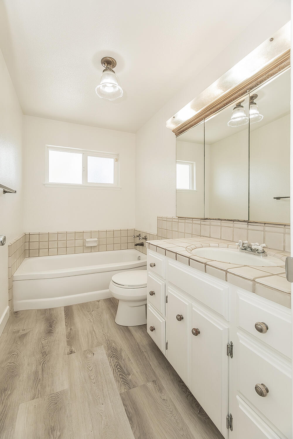 862 N Bates Ave, Dinuba, CA 93618