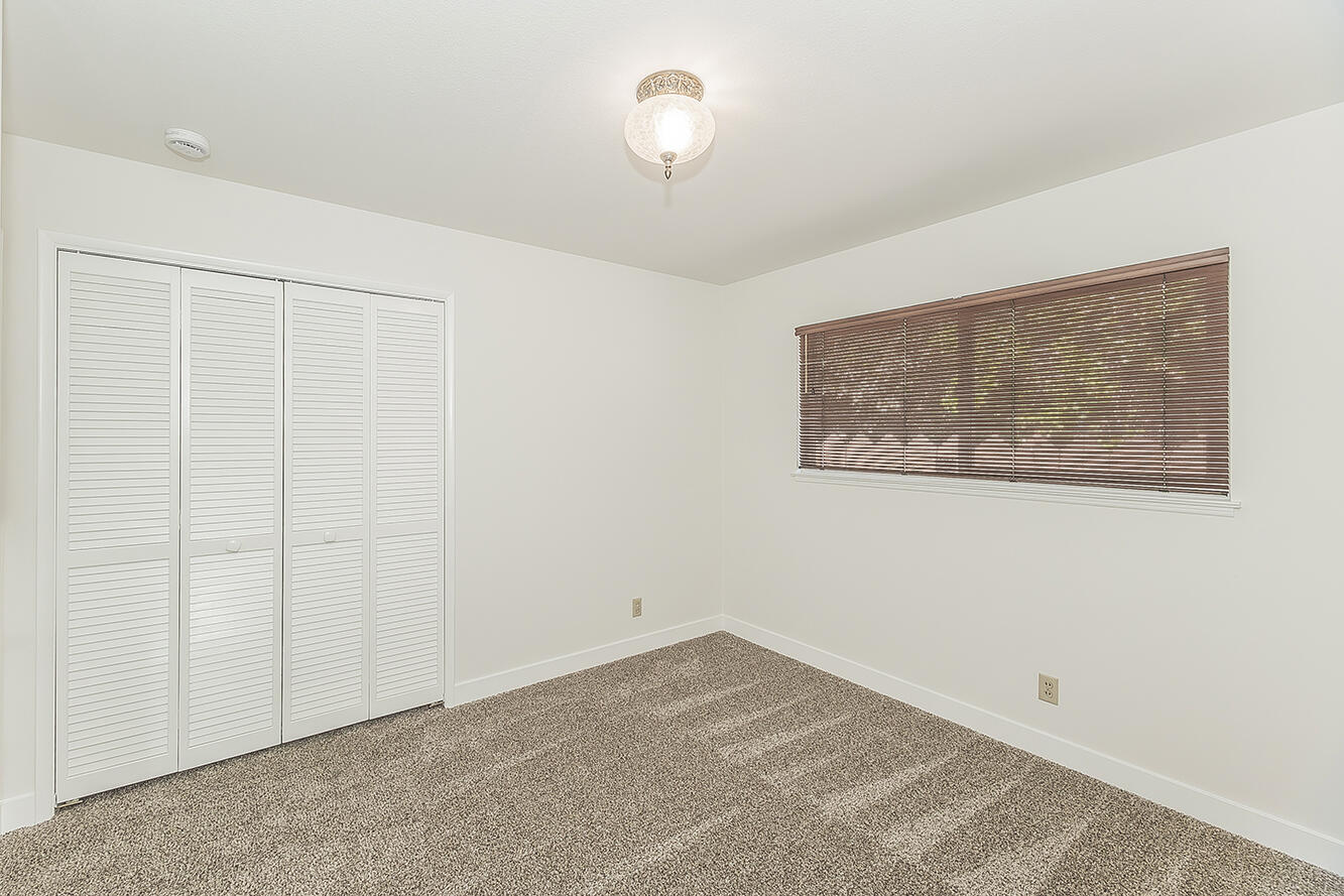 862 N Bates Ave, Dinuba, CA 93618