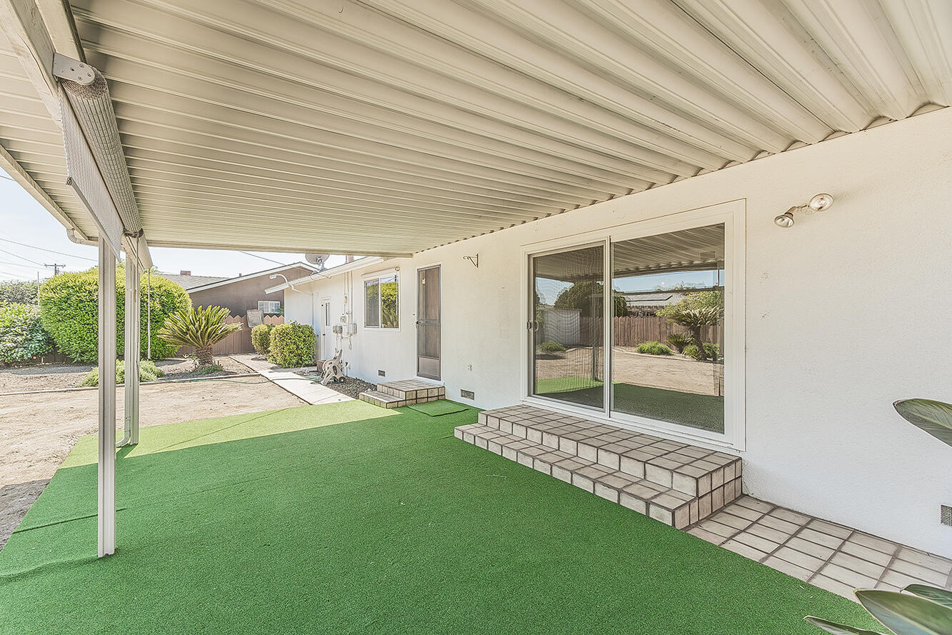 862 N Bates Ave, Dinuba, CA 93618