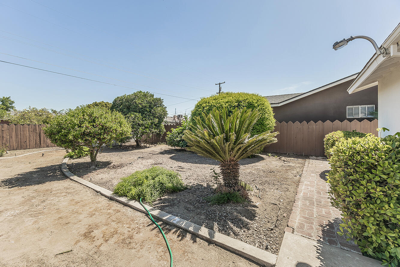862 N Bates Ave, Dinuba, CA 93618