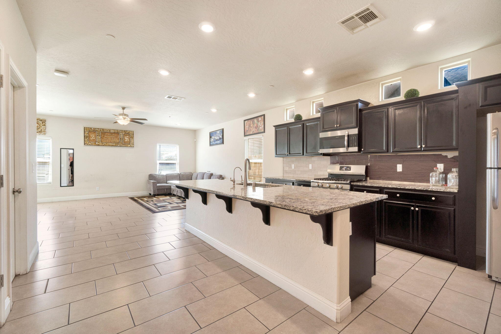 5952 E Truman Ave, Fresno, CA 93727