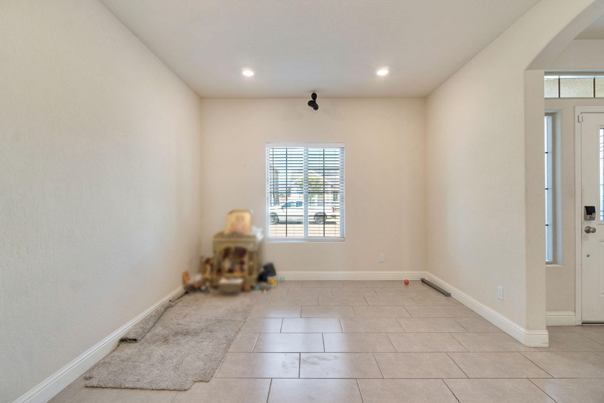 5952 E Truman Ave, Fresno, CA 93727