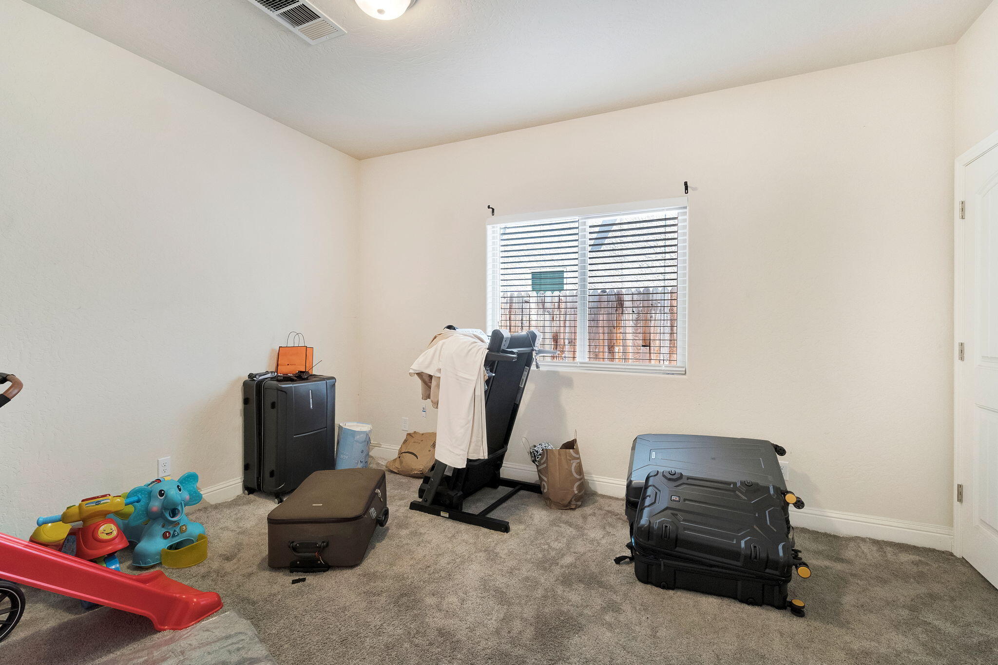 5952 E Truman Ave, Fresno, CA 93727