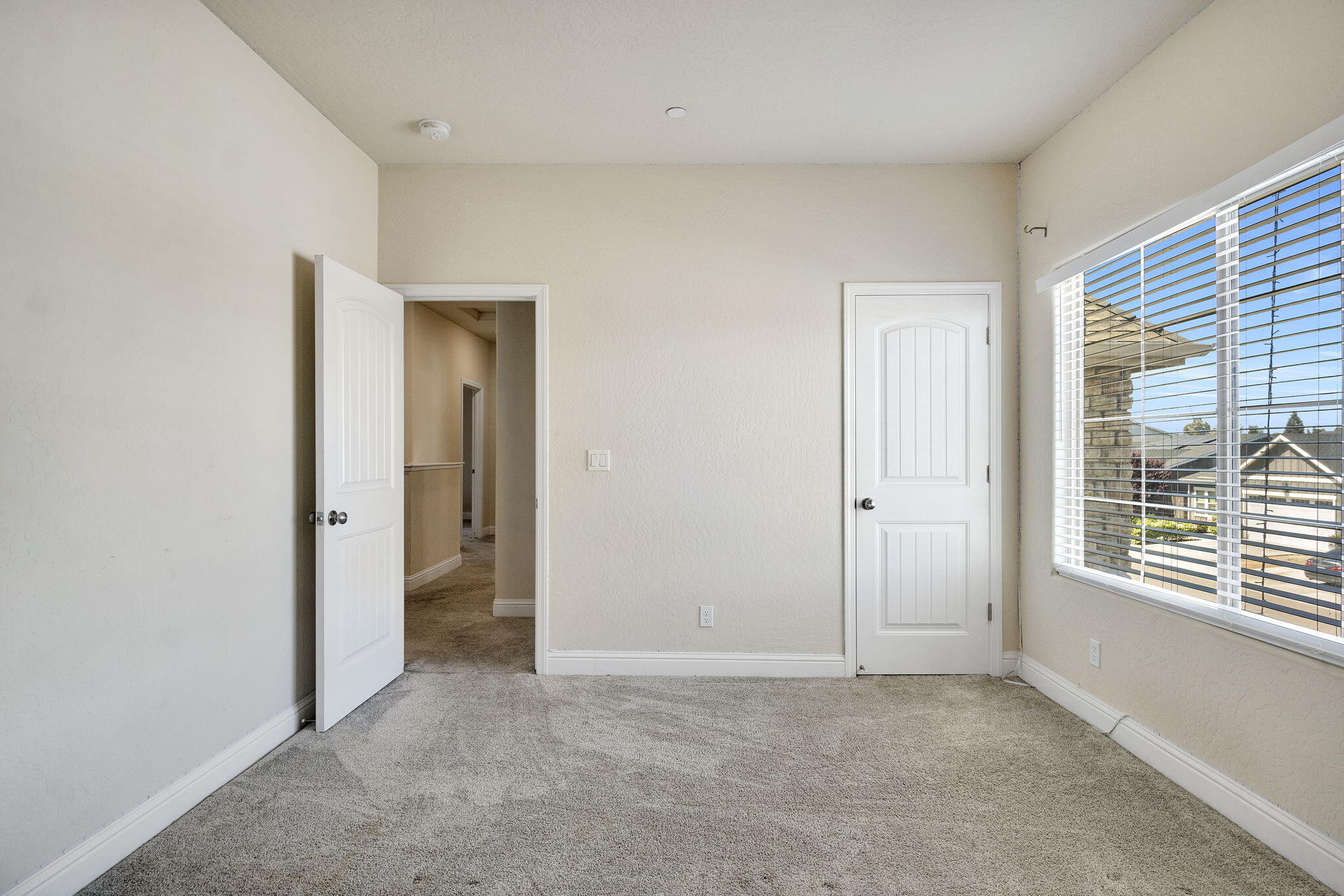 5952 E Truman Ave, Fresno, CA 93727