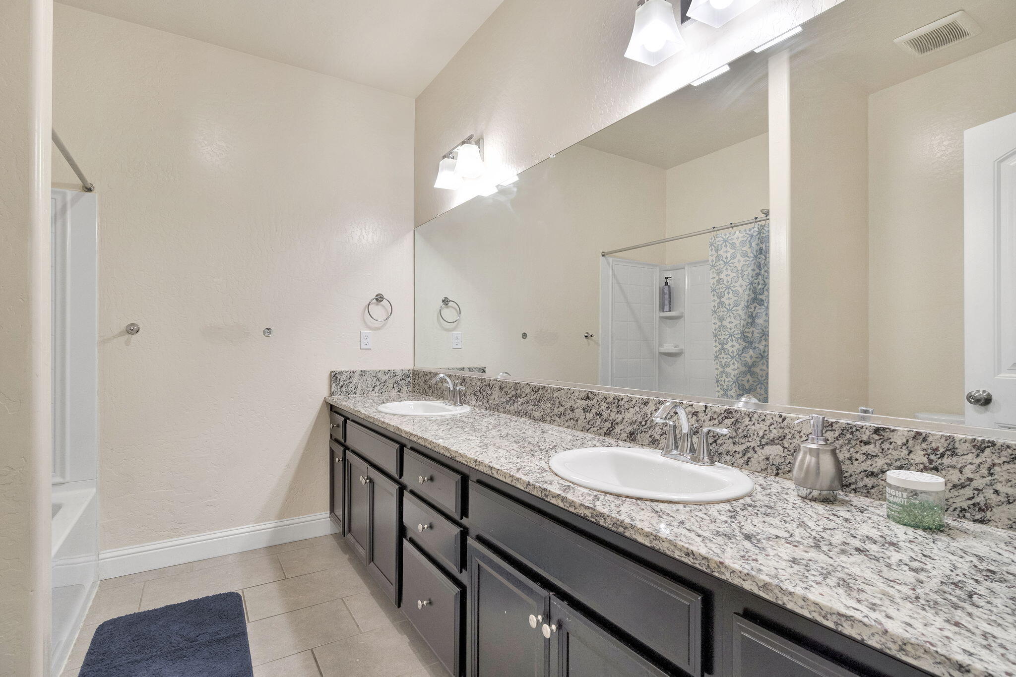 5952 E Truman Ave, Fresno, CA 93727