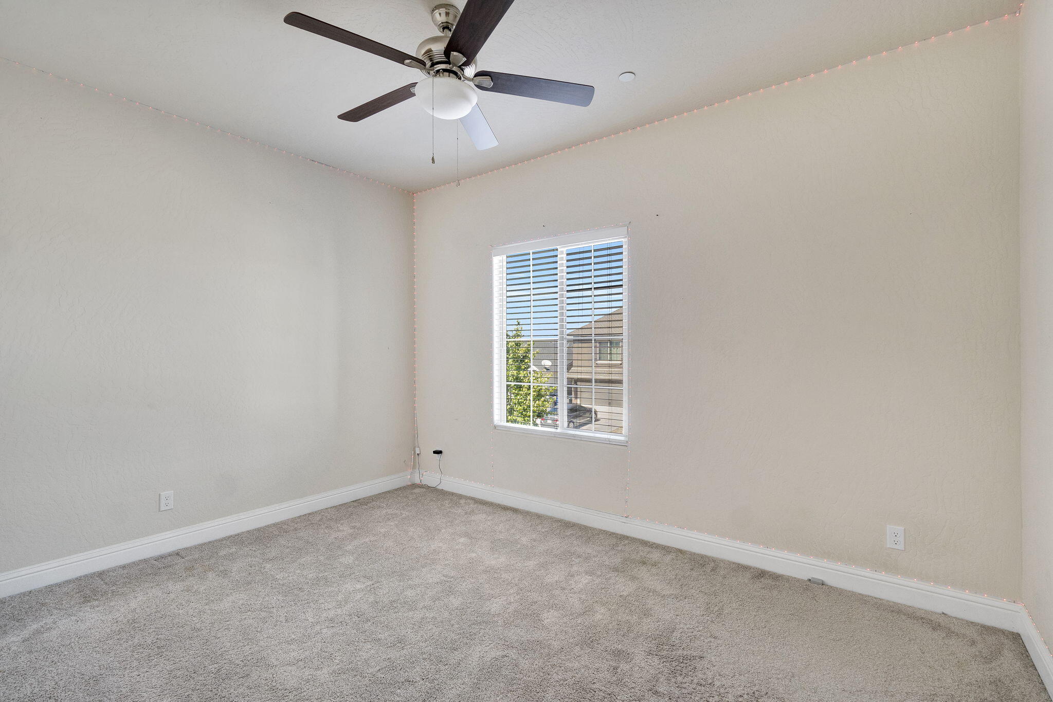 5952 E Truman Ave, Fresno, CA 93727