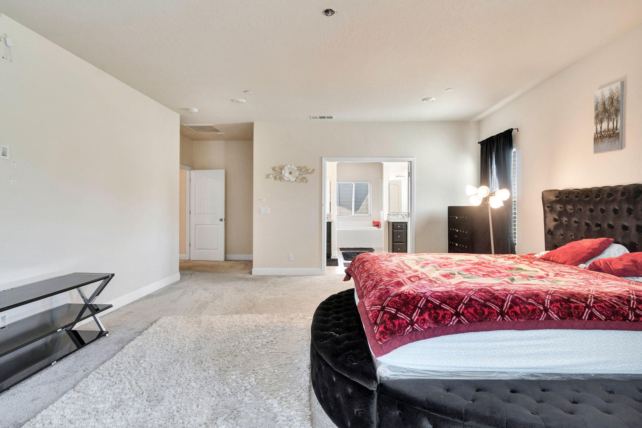 5952 E Truman Ave, Fresno, CA 93727