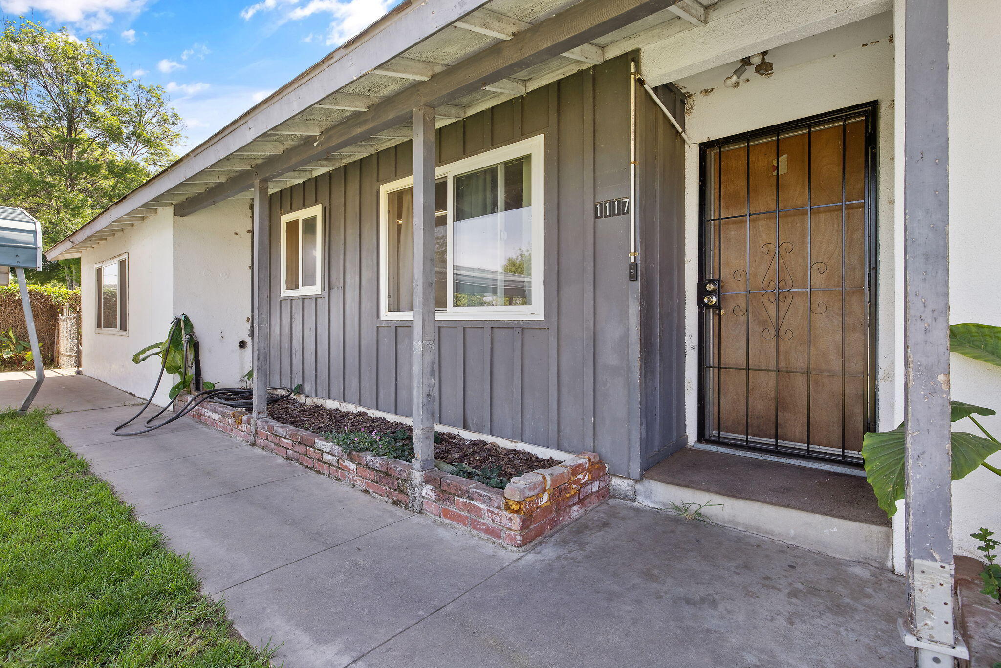 1117 W Wren Ave, Visalia, CA 93291