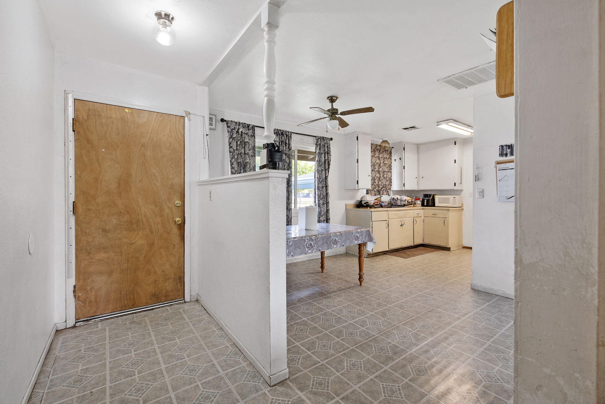 1117 W Wren Ave, Visalia, CA 93291