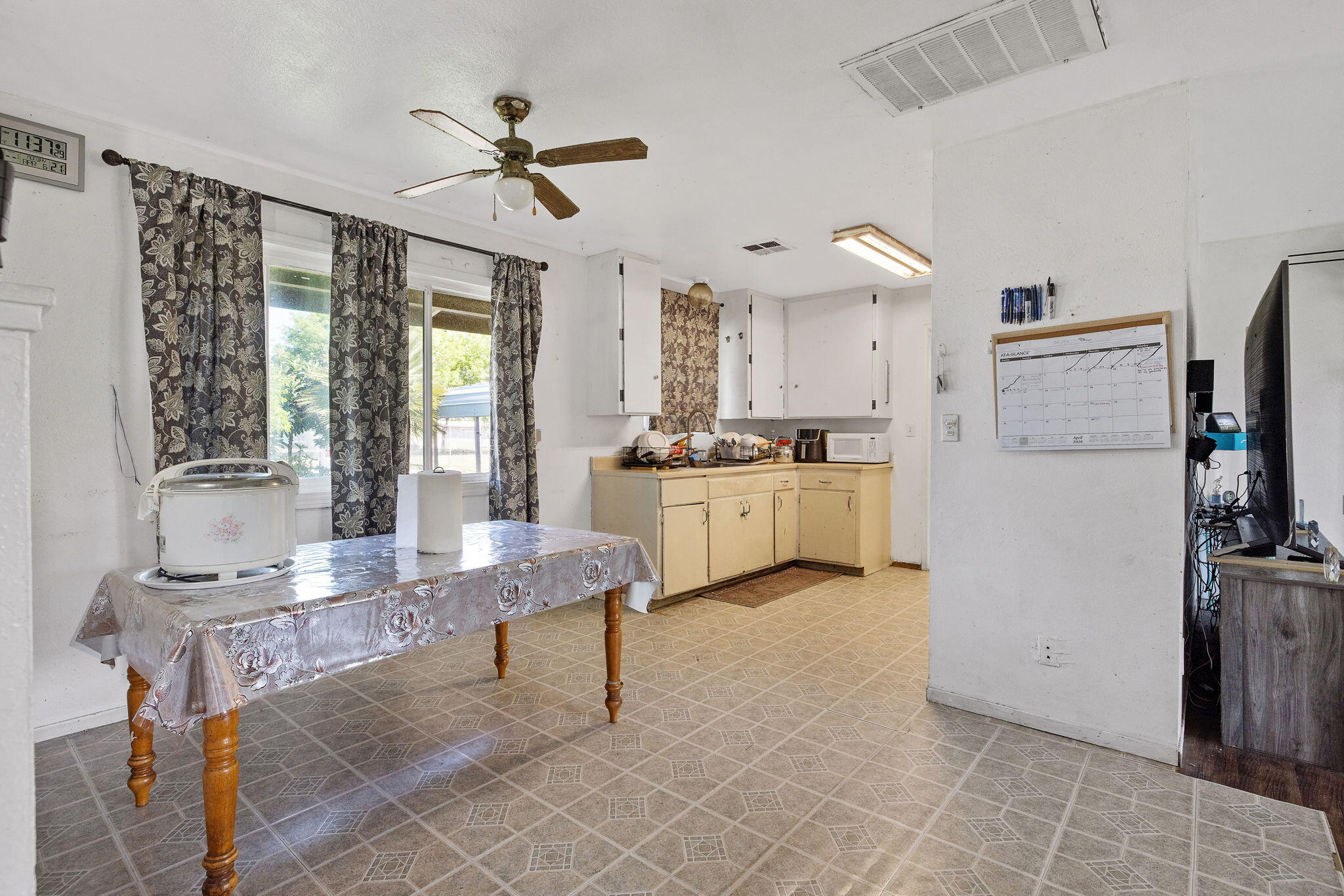 1117 W Wren Ave, Visalia, CA 93291