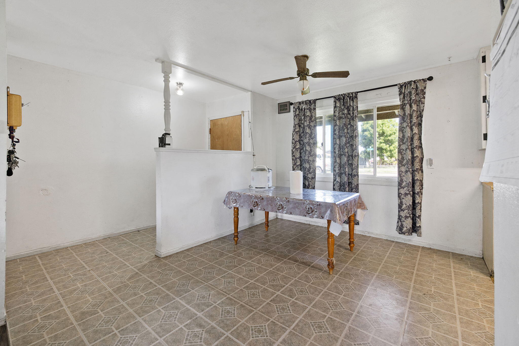 1117 W Wren Ave, Visalia, CA 93291