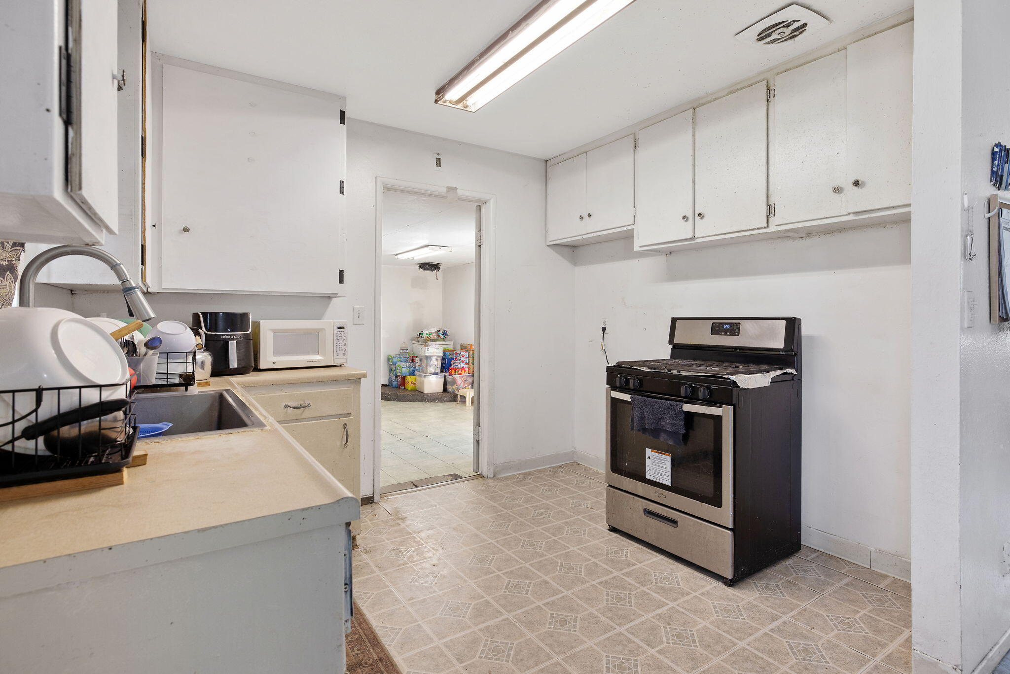 1117 W Wren Ave, Visalia, CA 93291