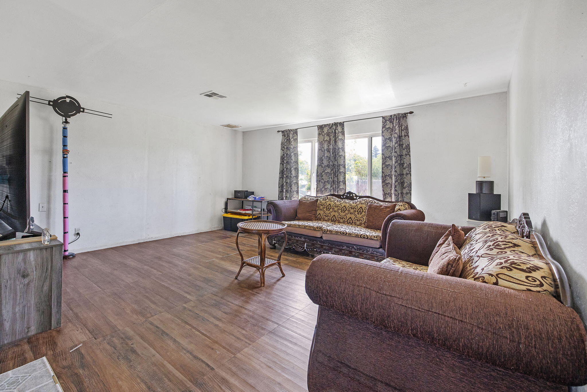 1117 W Wren Ave, Visalia, CA 93291