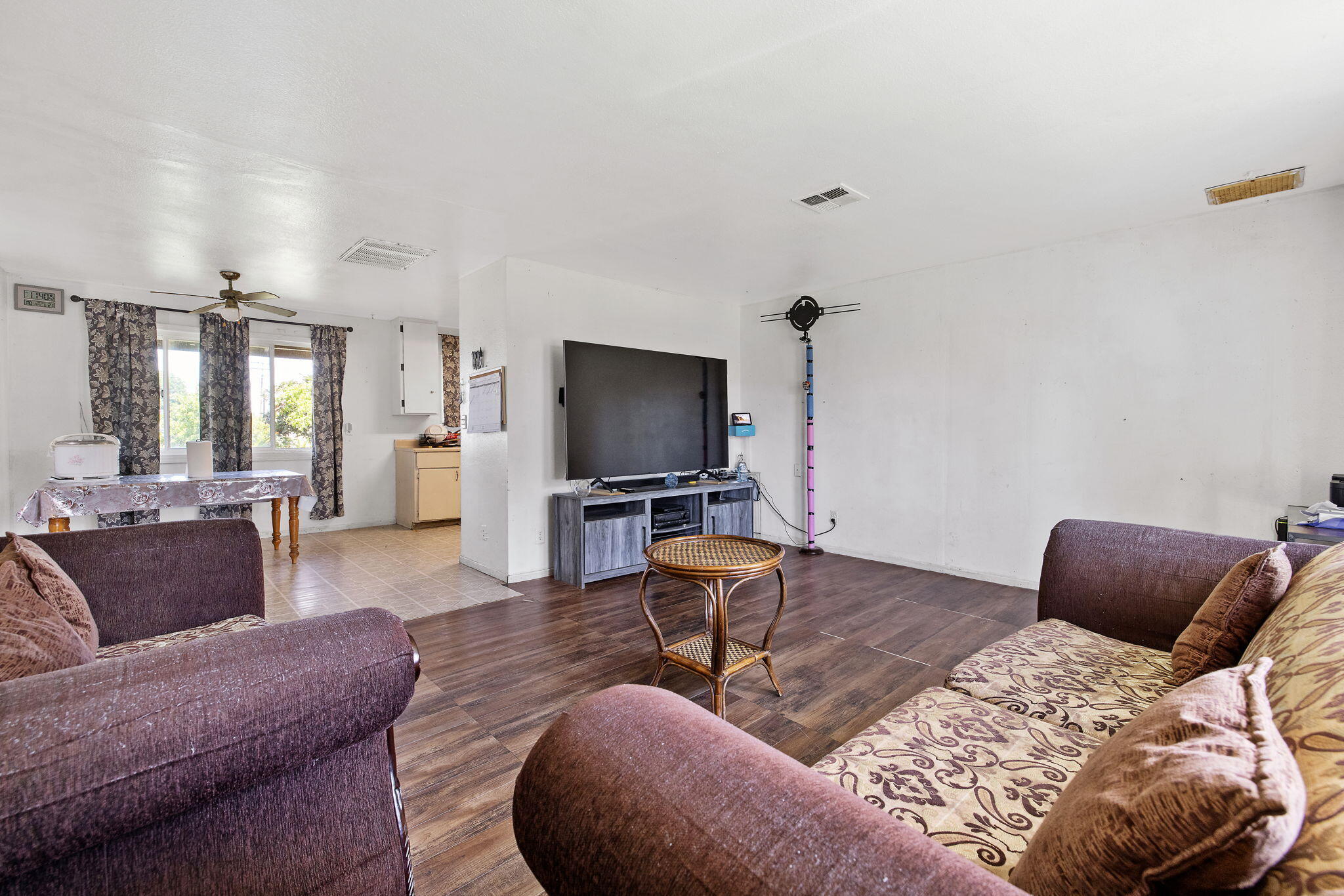 1117 W Wren Ave, Visalia, CA 93291