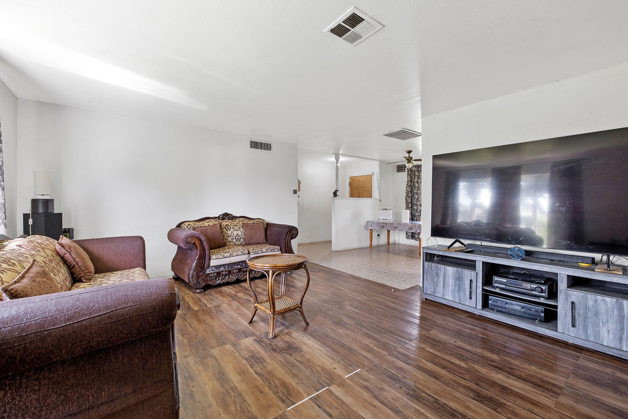 1117 W Wren Ave, Visalia, CA 93291