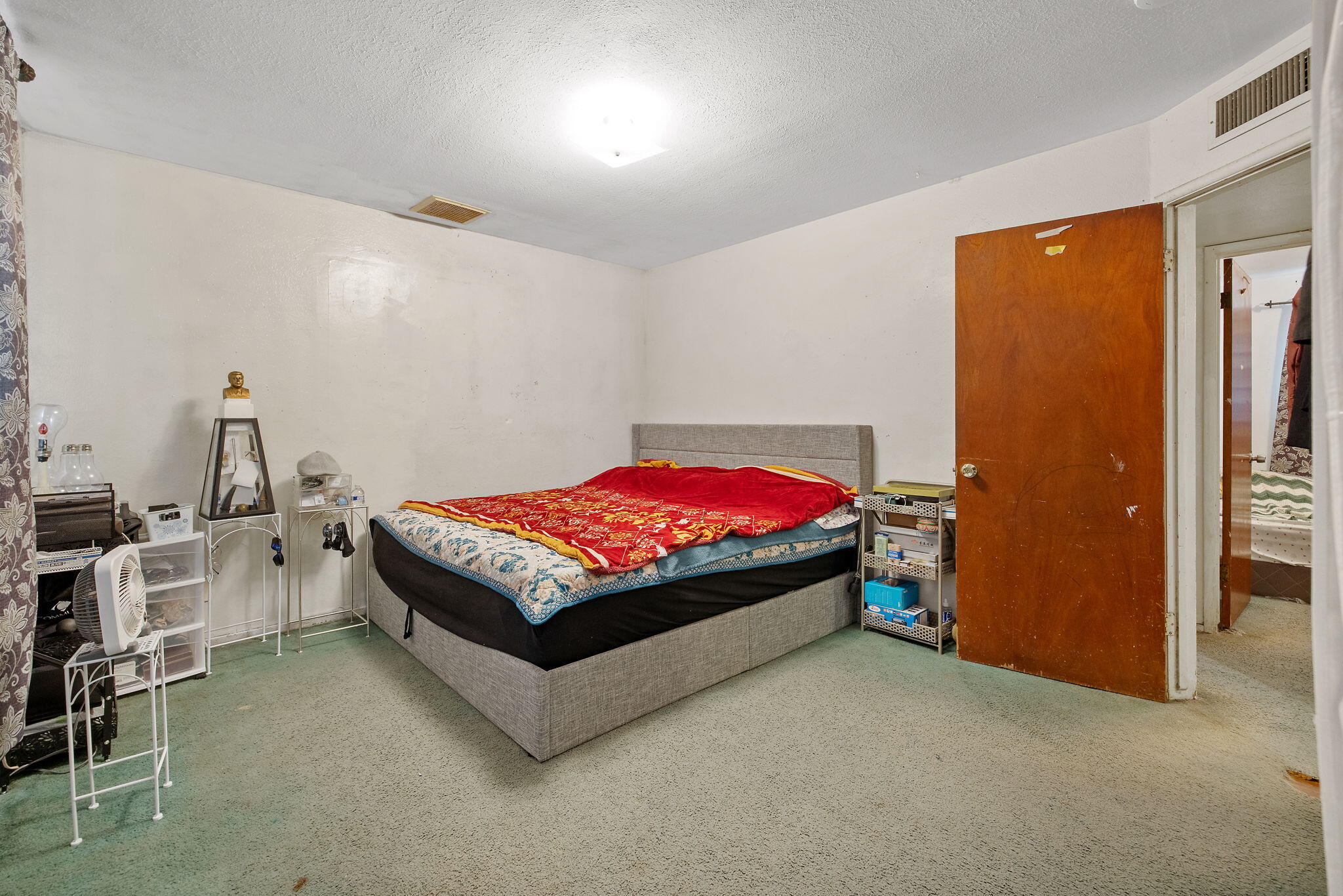 1117 W Wren Ave, Visalia, CA 93291