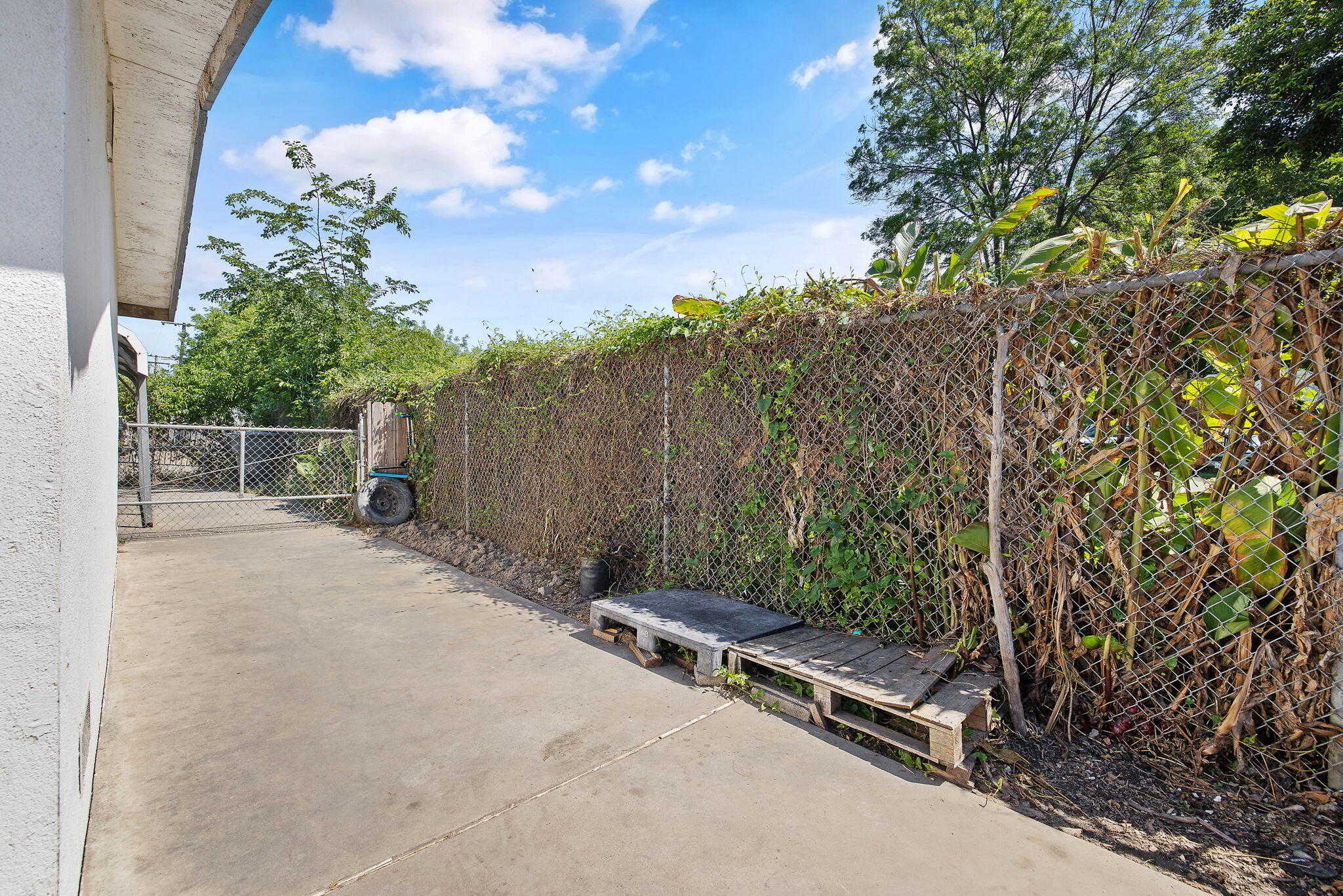 1117 W Wren Ave, Visalia, CA 93291