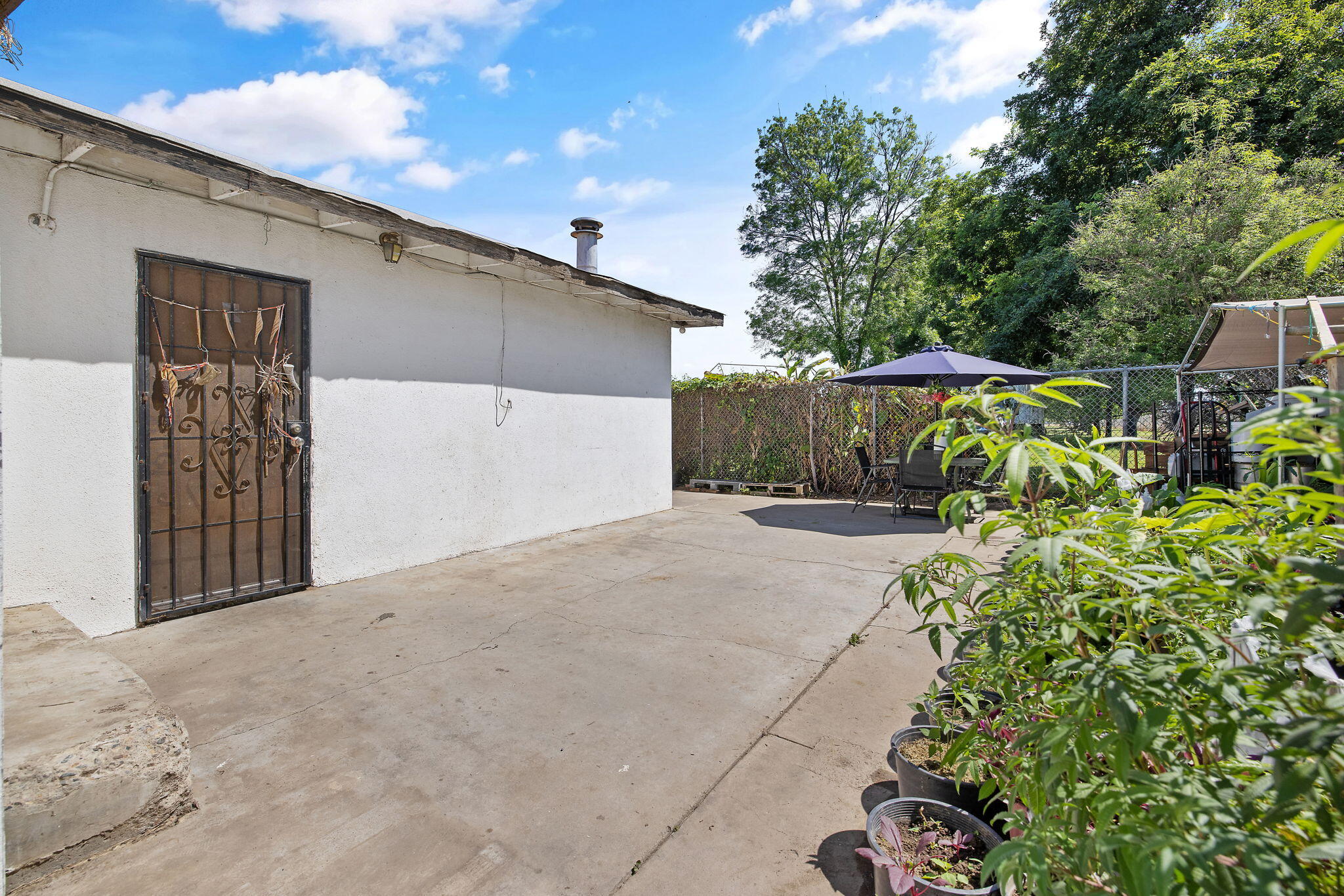 1117 W Wren Ave, Visalia, CA 93291