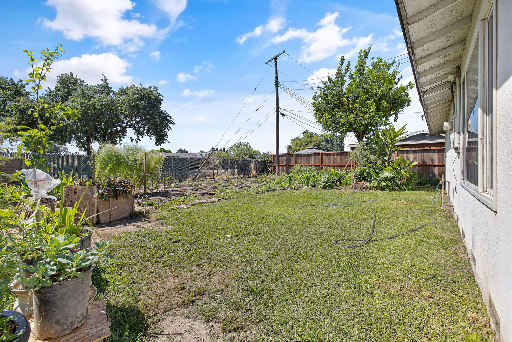 1117 W Wren Ave, Visalia, CA 93291