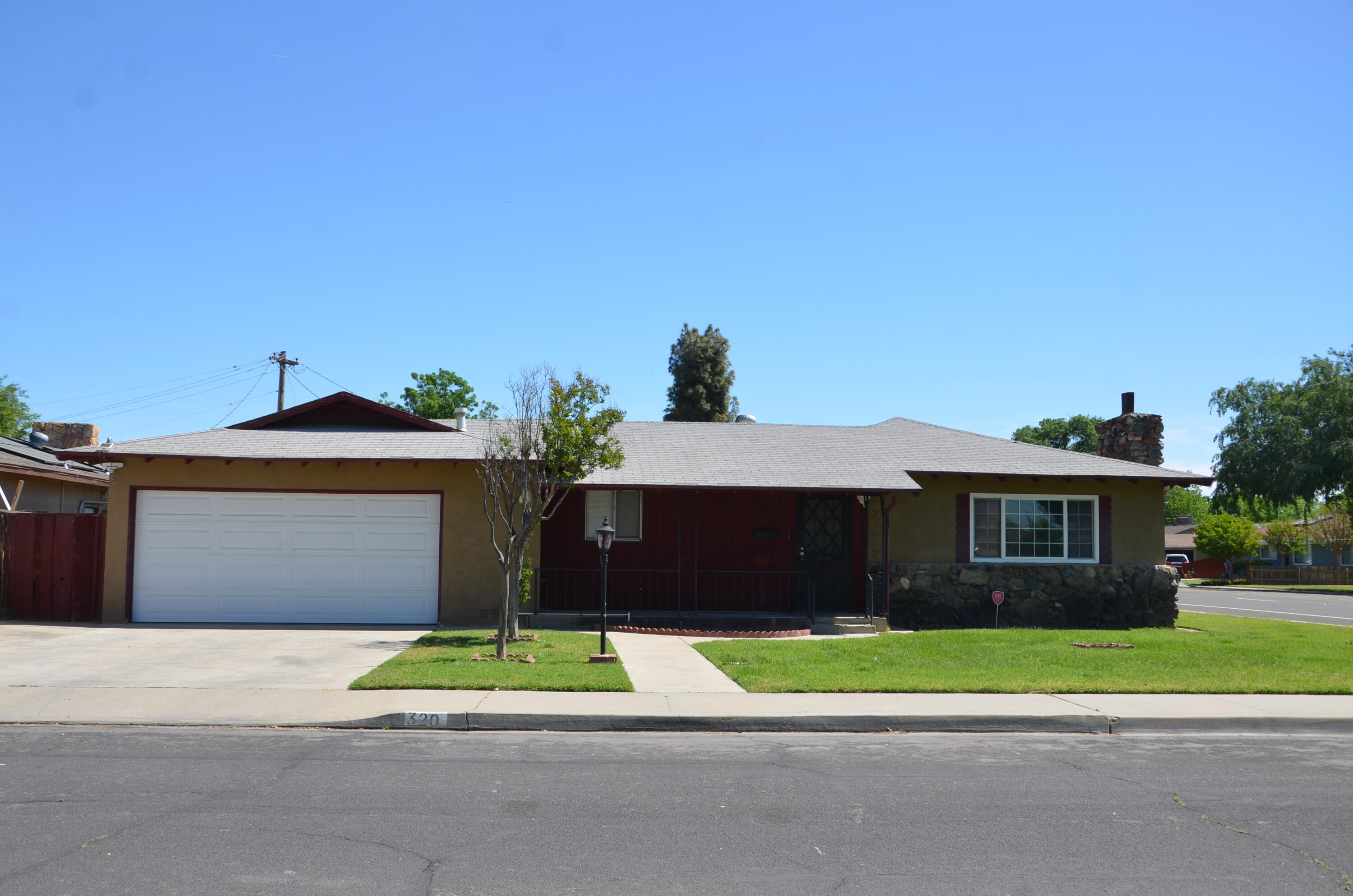 320 Byron Ct, Lemoore, CA 93245