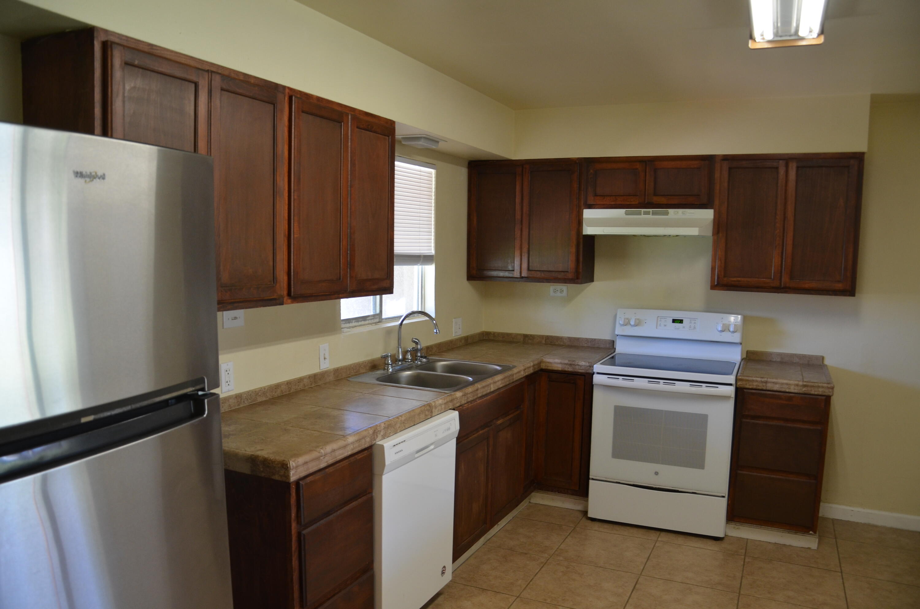 320 Byron Ct, Lemoore, CA 93245