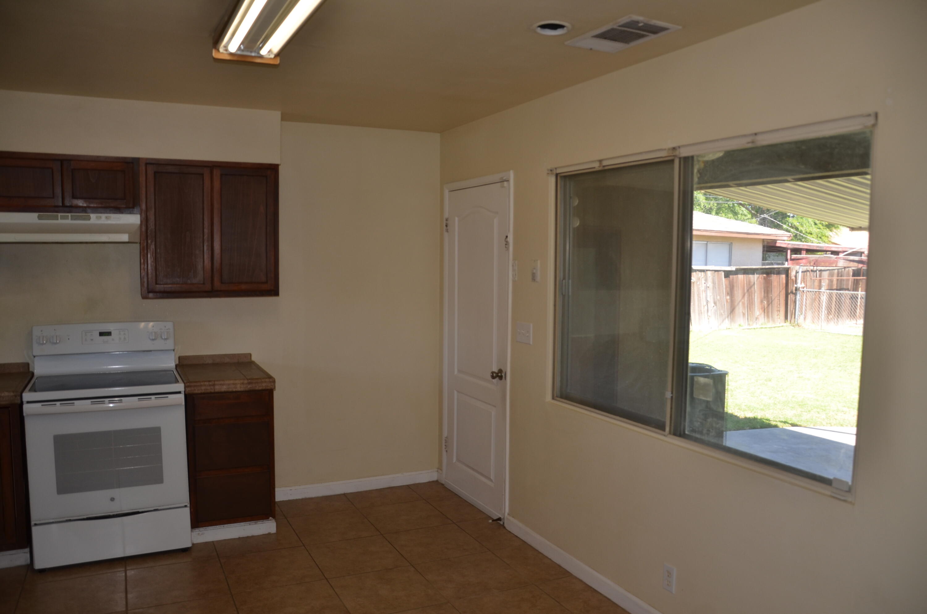 320 Byron Ct, Lemoore, CA 93245