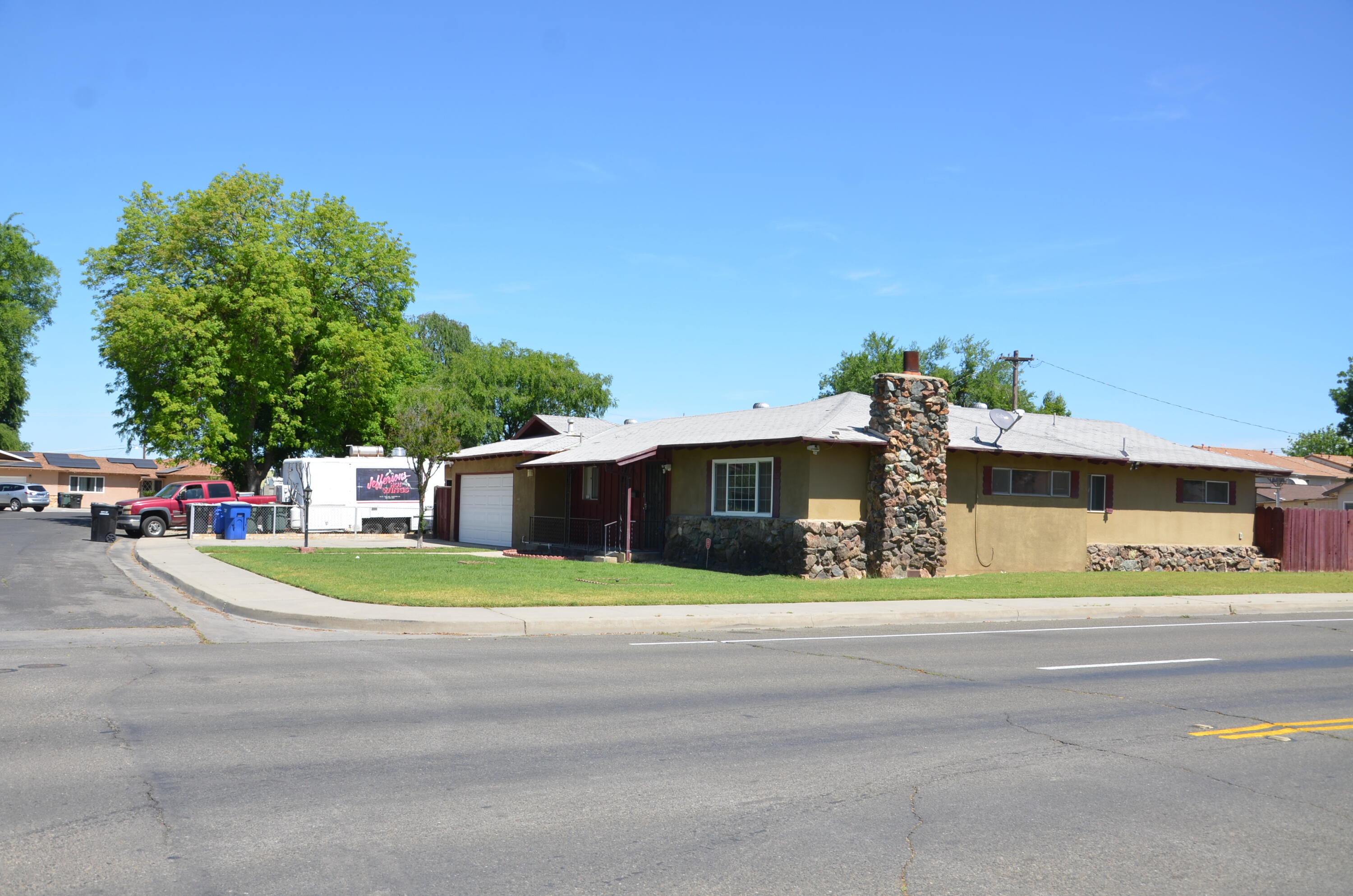 320 Byron Ct, Lemoore, CA 93245