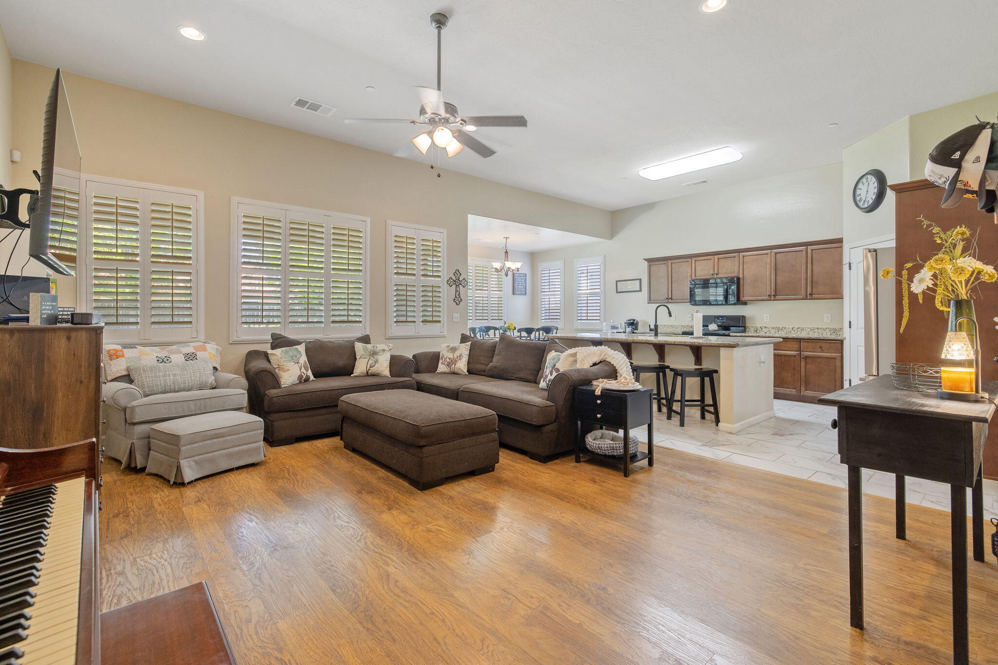 2538 W Connelly Ave, Visalia, CA 93291