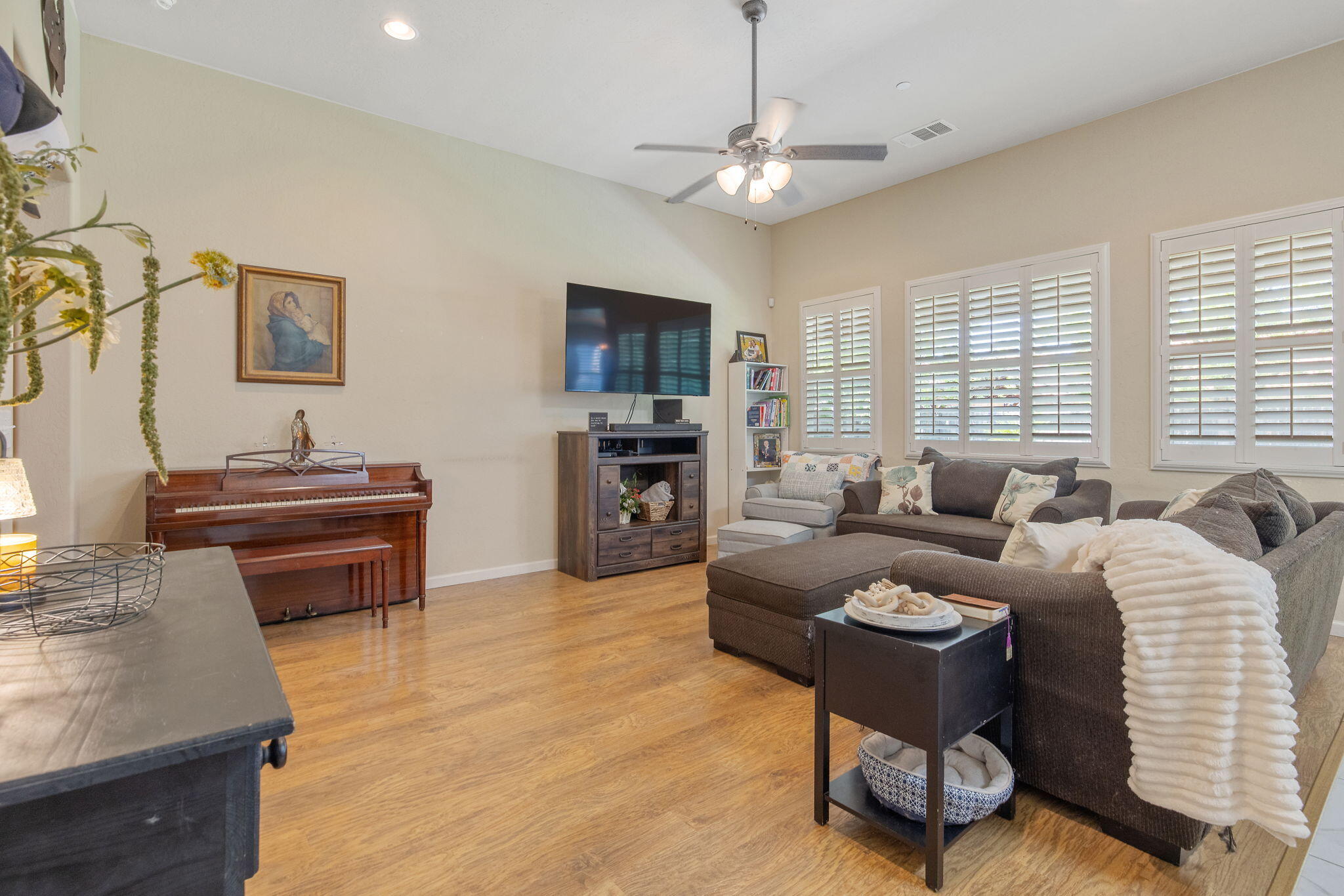 2538 W Connelly Ave, Visalia, CA 93291