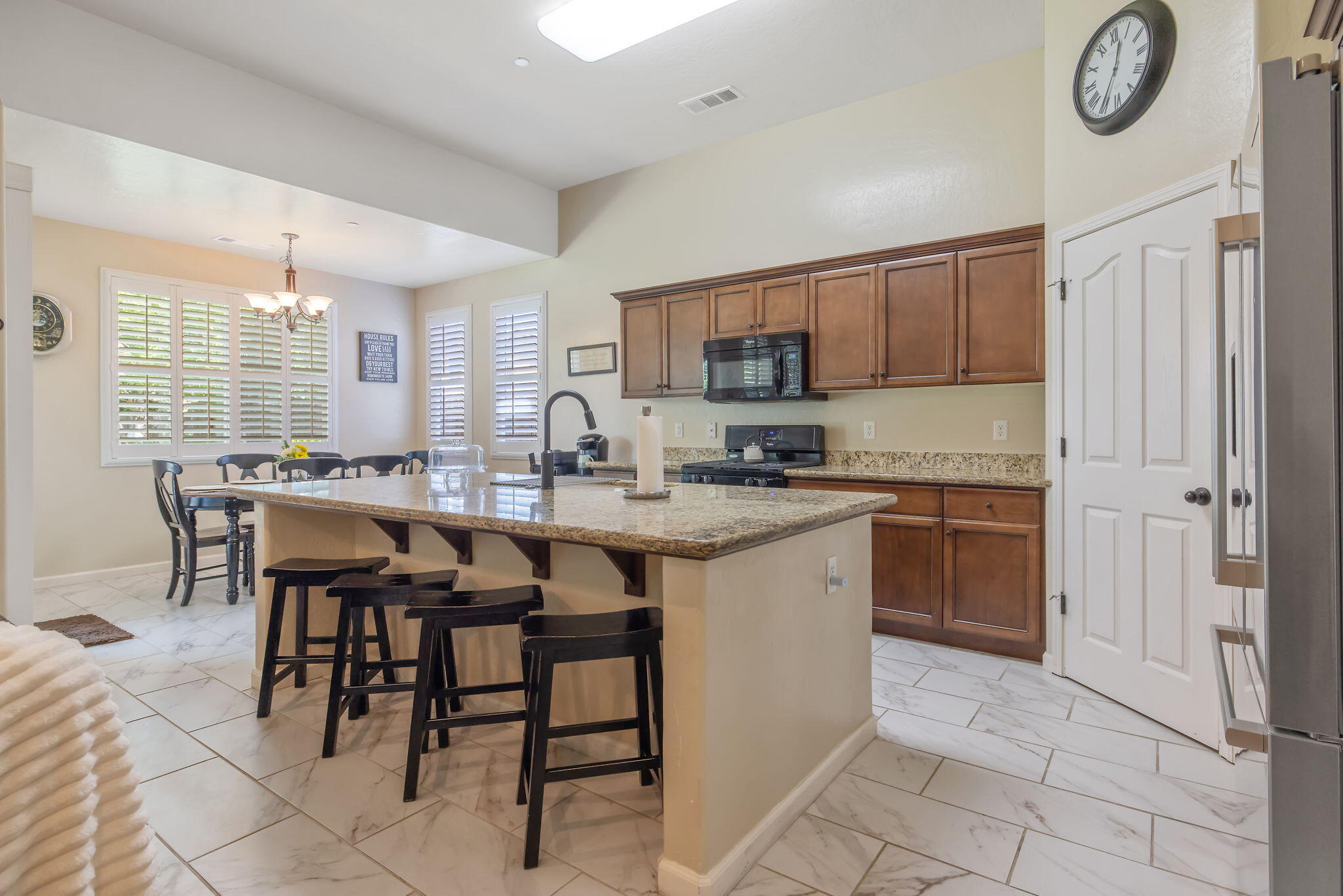 2538 W Connelly Ave, Visalia, CA 93291