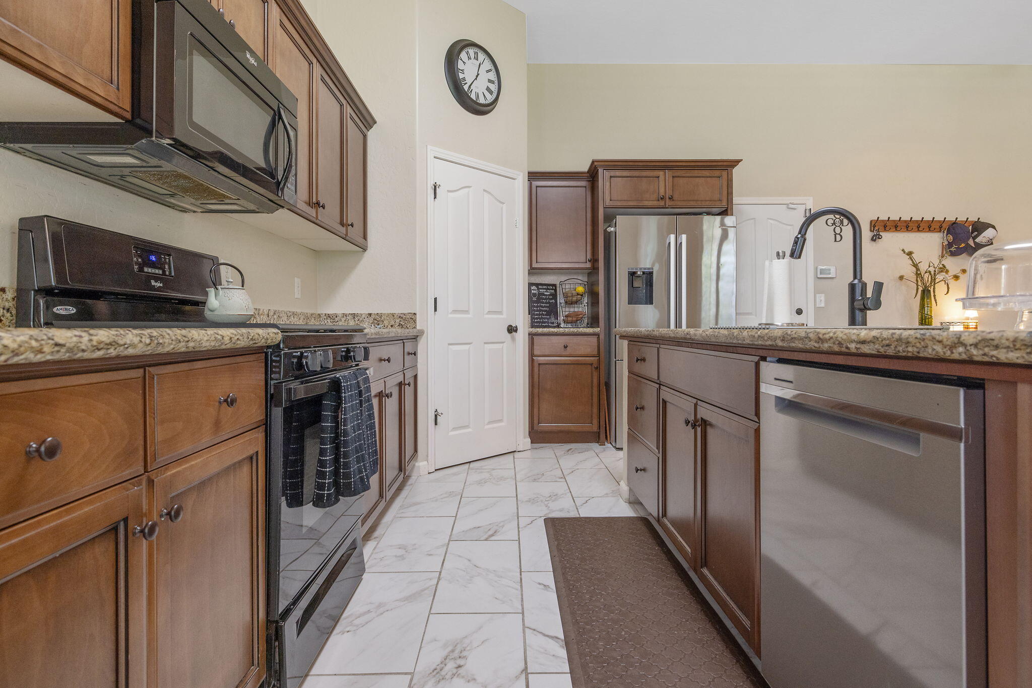 2538 W Connelly Ave, Visalia, CA 93291