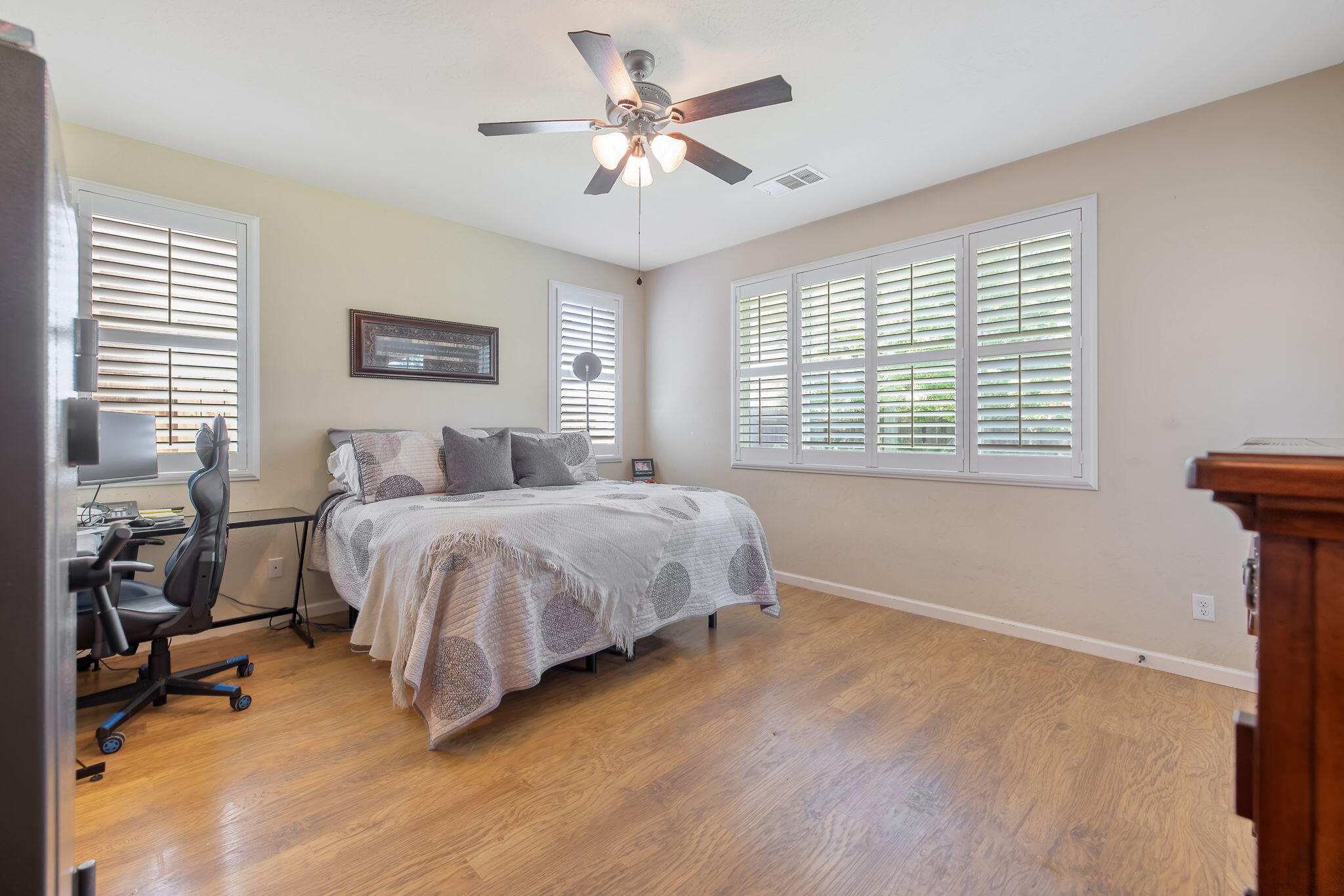 2538 W Connelly Ave, Visalia, CA 93291