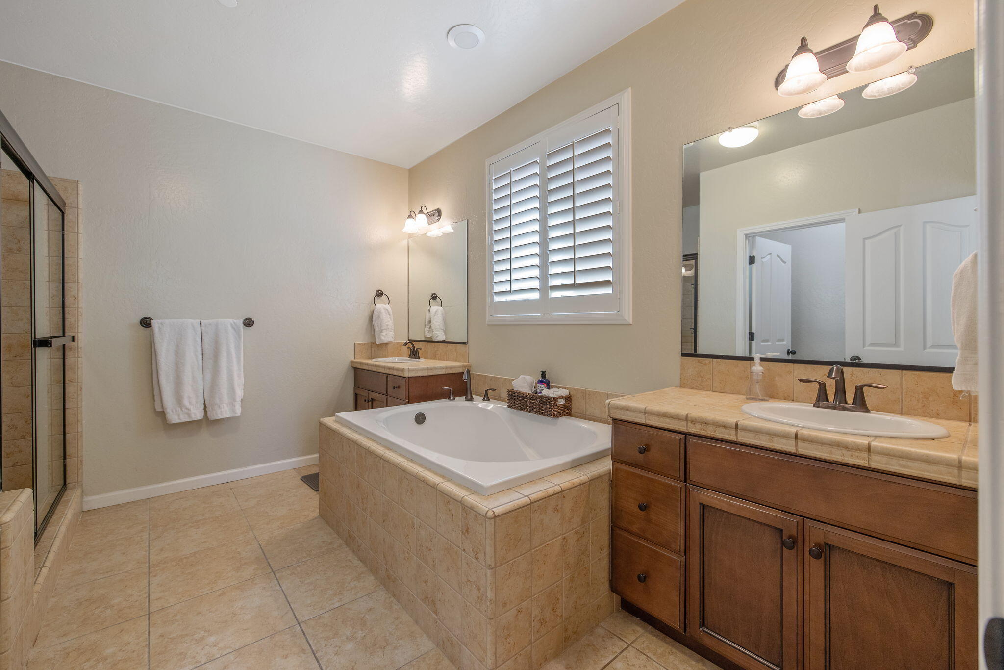 2538 W Connelly Ave, Visalia, CA 93291